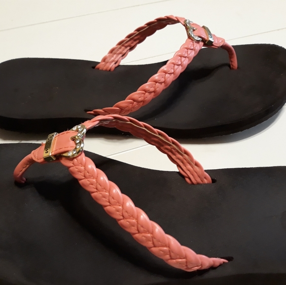 Guess Pink Flip Flops - Picture 4 of 4